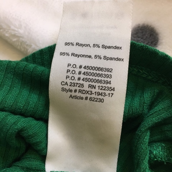 Aritzia - Golden by TNA - Waist-Length Green Sleeveless Mockneck Top - Picture 4 of 4